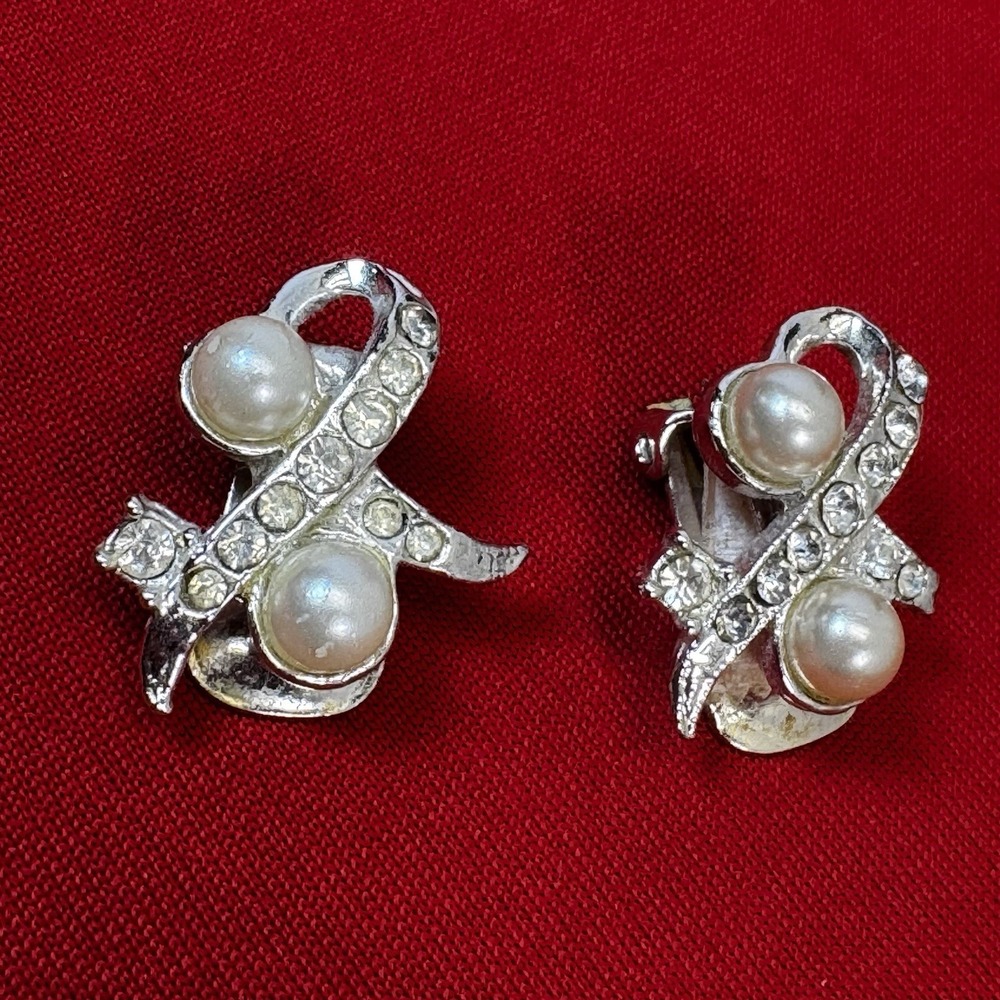 Silver Tone Ribbon Faux Pearl & Diamond Costume‎ Clip On Earrings